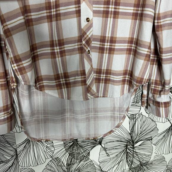 Eden & Olivia Plaid Button-Front Long Sleeve Roll Tab Shirt Women's Size: Medium - Picture 2 of 8
